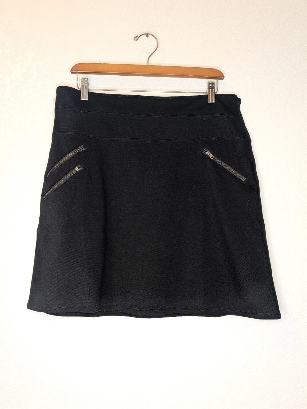 Athleta Ponte Moto Skirt Black Mini Zip Pockets Size 12 Like New